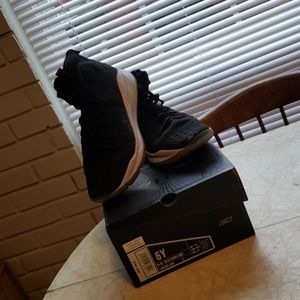 Curry 4s youth size 6